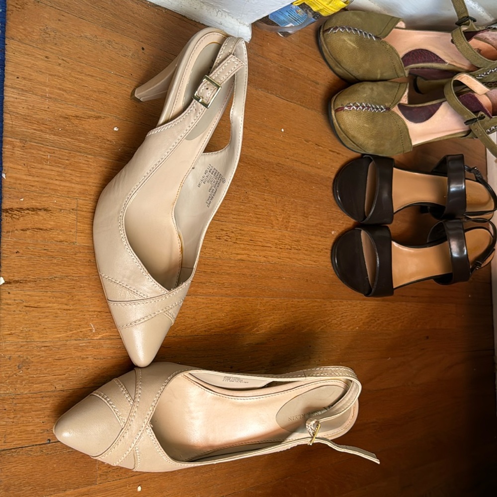 Anne Klein heel, unworn, size 11, nude in color